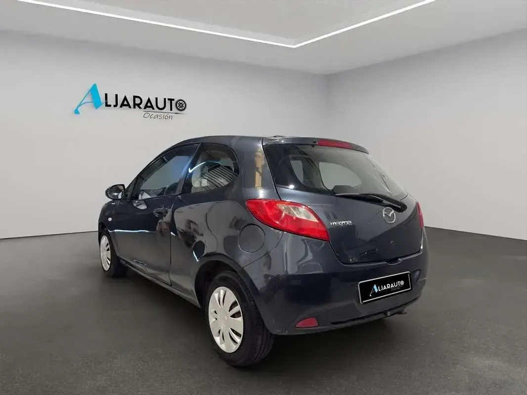 Usado Mazda 2 Active 75 CV (55 kW) 2008 Gris Utilitario