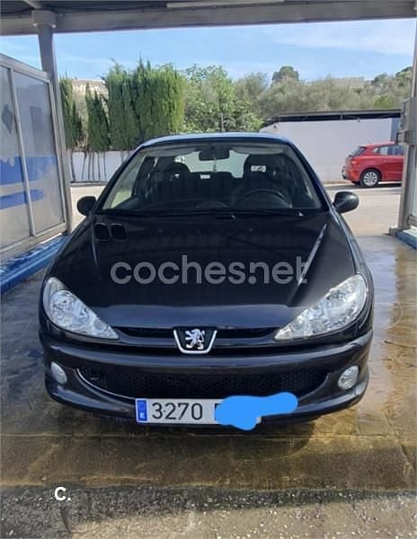Usado Peugeot 206 90 CV (66 kW) 2006 Negro Berlina