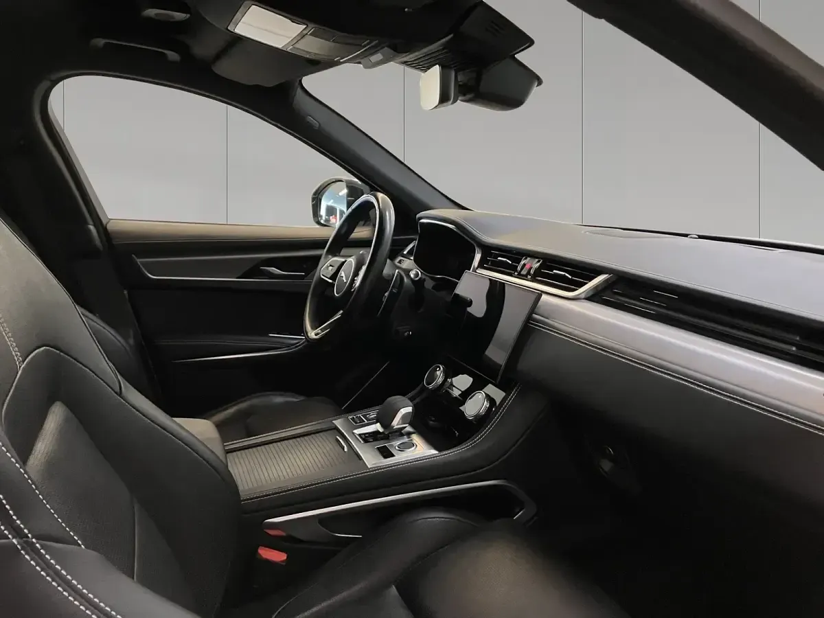 Usado Jaguar F-Pace R-Dynamic 204 CV (150 kW) 2022 Fuji white SUV