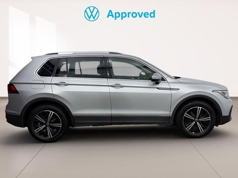 Usado VW Tiguan Life 150 CV (110 kW) 2022 Gris SUV