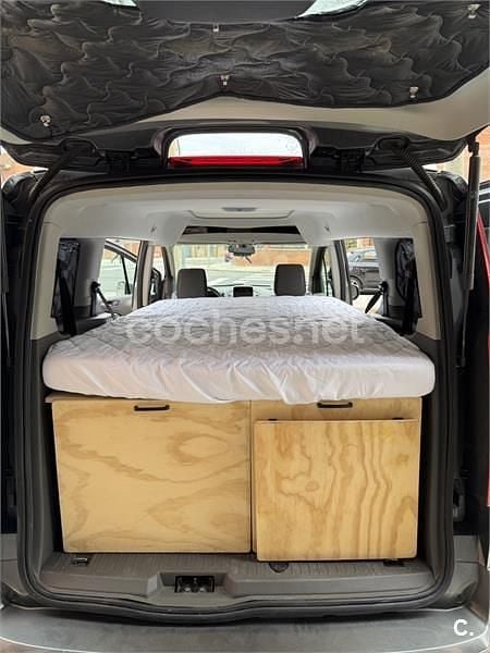 Usado Ford Grand Tourneo Connect Titanium 120 CV (88 kW) 2022 Gris / plata Monovolumen