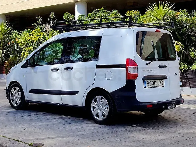 Usado Ford Tourneo Courier Trend 75 CV (55 kW) 2017 Blanco Monovolumen