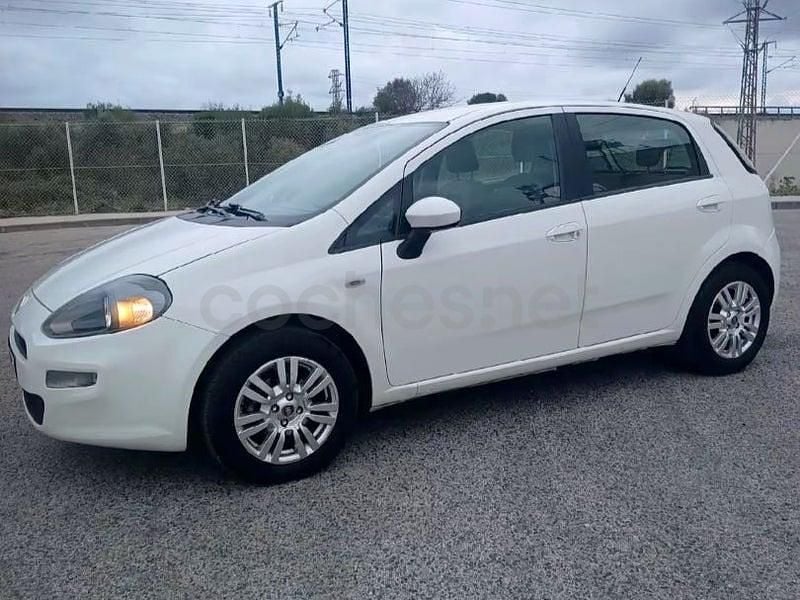 Usado Fiat Punto Pop 69 CV (50 kW) 2012 Blanco Utilitario