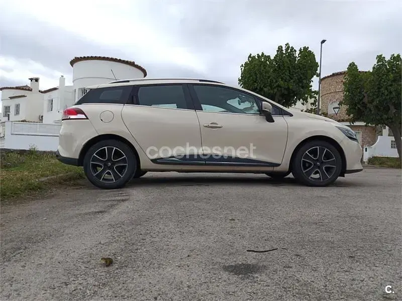 Usado Renault Clio Dynamique 90 CV (66 kW) 2016 Beige Familiar