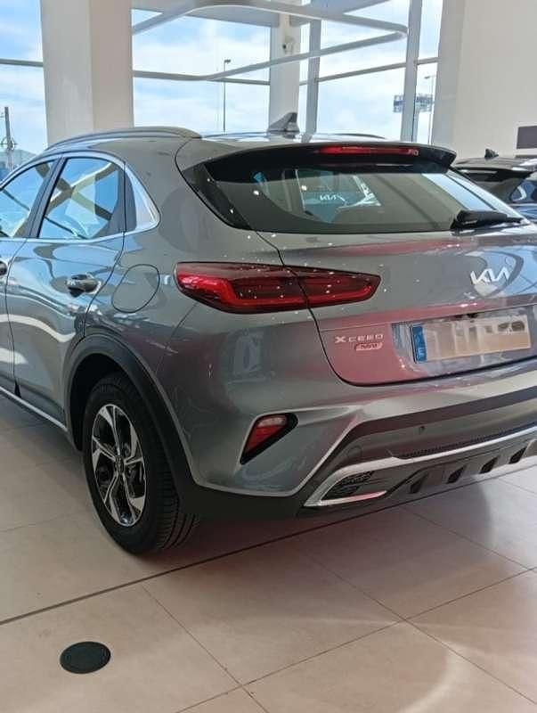 Usado Kia XCeed 140 CV (102 kW) 2025 Gris SUV