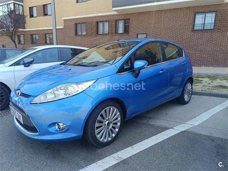 Usado Ford Fiesta Titanium 82 CV (60 kW) 2010 Azul Berlina