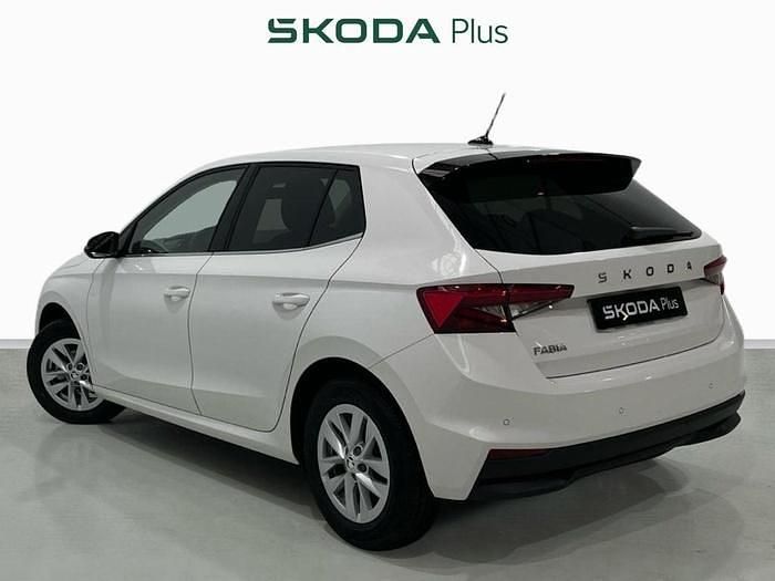 Usado Skoda Fabia Selection 95 CV (69 kW) 2024 Blanco Utilitario