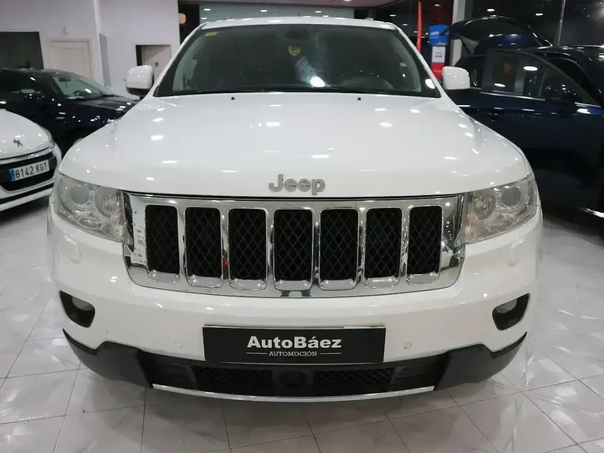 Usado Jeep Grand Cherokee Overland 250 CV (183 kW) 2012 Blanco SUV