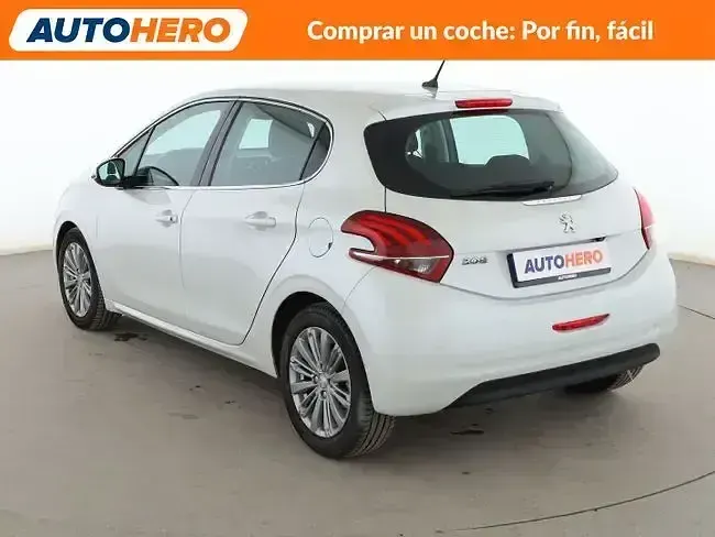 Usado Peugeot 208 Allure 100 CV (73 kW) 2016 Blanco Utilitario
