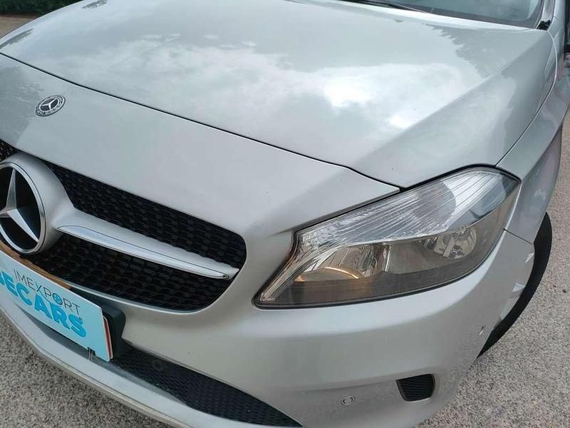 Usado Mercedes A180 109 HP (80 kW) 2018 Cinzento Citadino
