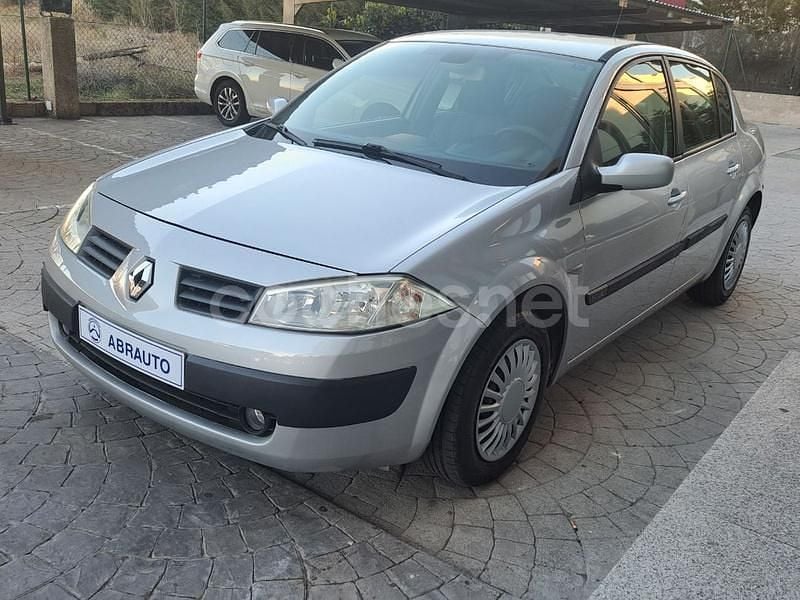 Usado Renault Mégane II Dynamique 100 CV (73 kW) 2005 Gris / plata Berlina