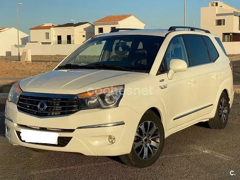 Usado SsangYong Rodius Limited 178 CV (130 kW) 2016 Blanco Monovolumen