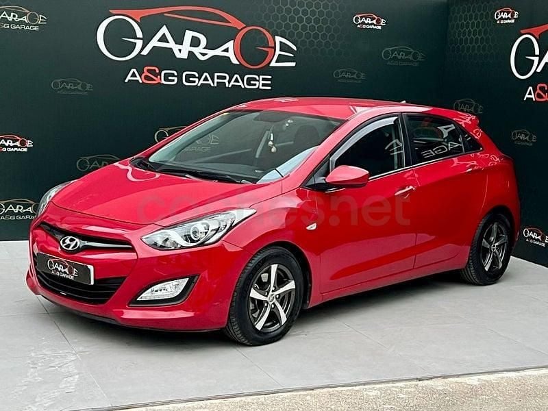 Usado Hyundai i30 90 CV (66 kW) 2013 Rojo Berlina