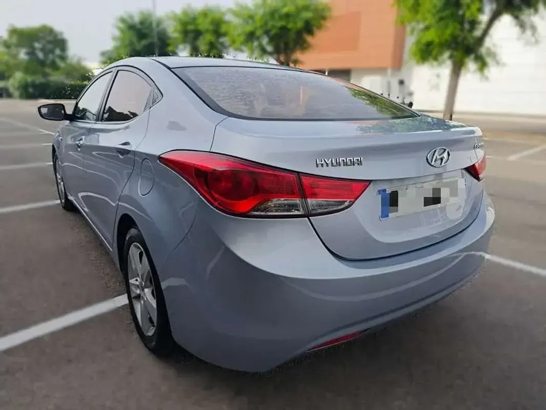 Usado Hyundai Elantra Comfort 132 CV (97 kW) 2011 Azul Berlina