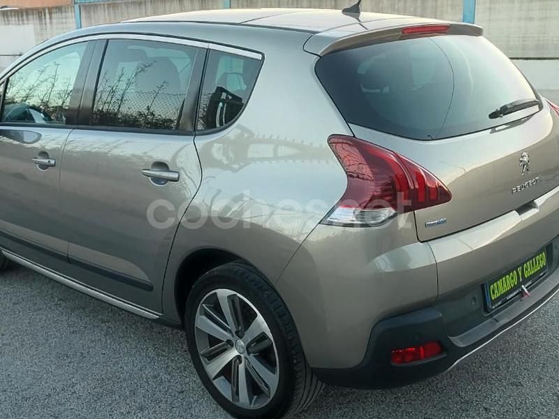 Usado Peugeot 3008 Allure 120 CV (88 kW) 2016 Beige Berlina