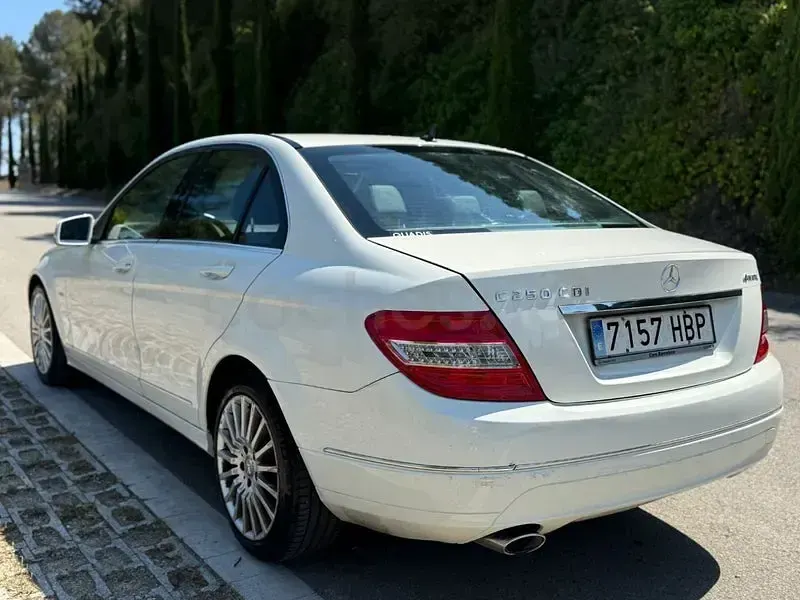 Usado Mercedes C220 170 CV (125 kW) 2011 Blanco Familiar