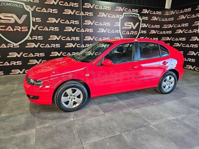 Usado Seat Leon 90 CV (66 kW) 2003 Rojo Utilitario