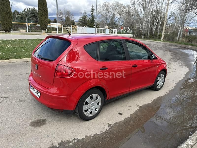 Usado Seat Altea Reference 102 CV (75 kW) 2005 Rojo Monovolumen