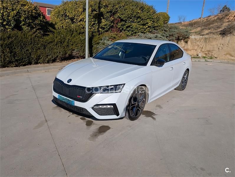 Blanco Usado 2022 Skoda Octavia RS Berlina | 37.250 € - Imagen 1/4