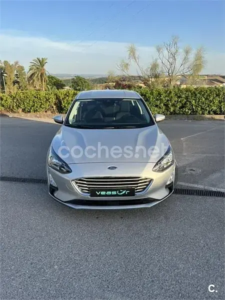 Usado Ford Focus Trend 95 CV (69 kW) 2022 Gris / plata Berlina