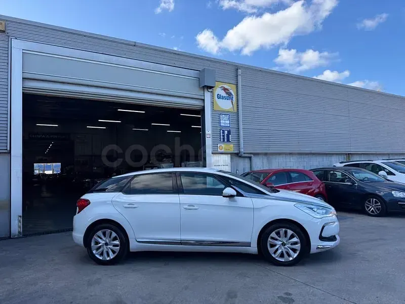 Usado Citroën DS5 Style 120 CV (88 kW) 2015 Blanco Utilitario