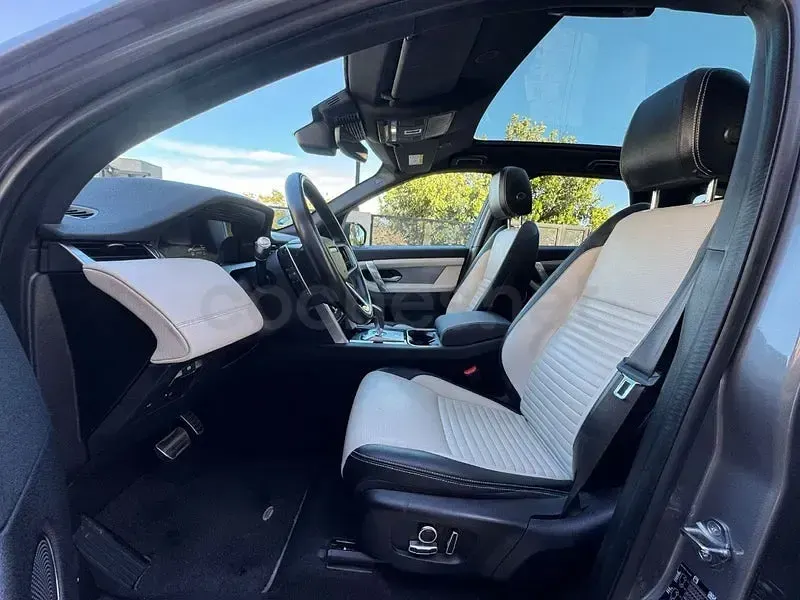 Usado Land Rover Discovery Sport R-Dynamic 163 CV (119 kW) 2021 Gris / plata SUV