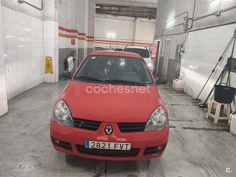 Rojo Usado 2007 Renault Clio II Campus Berlina | 2500 € (Precio justo) - Imagen 1/4
