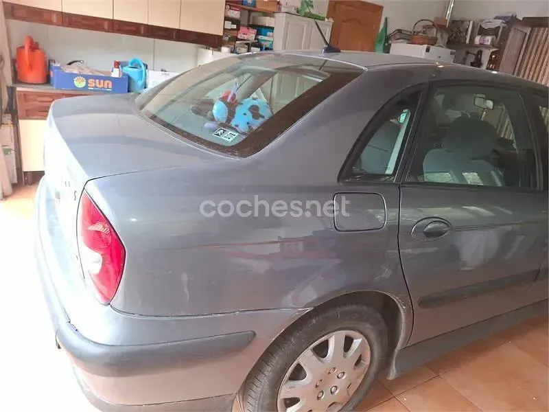 Usado Citroën C5 Exclusive 138 CV (101 kW) 2004 Gris / plata Berlina