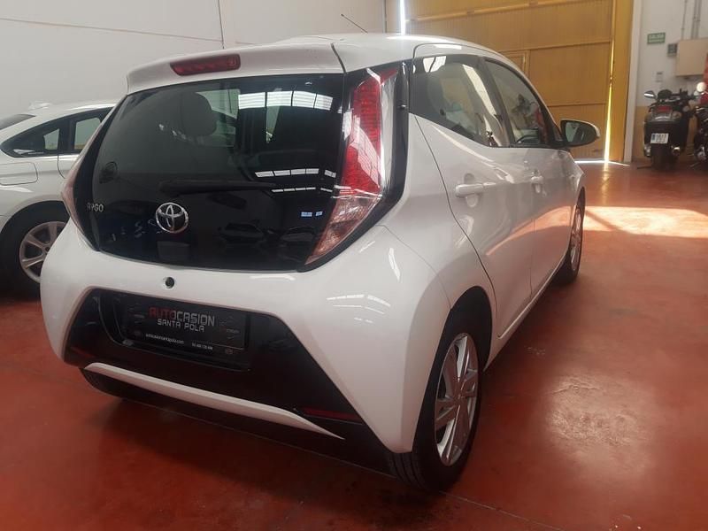 Usado Toyota Aygo X-play 72 CV (52 kW) 2018 Blanco Utilitario