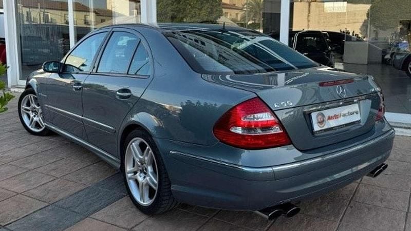 Usado Mercedes E55 AMG AMG 476 CV (350 kW) 2004 Azul Berlina