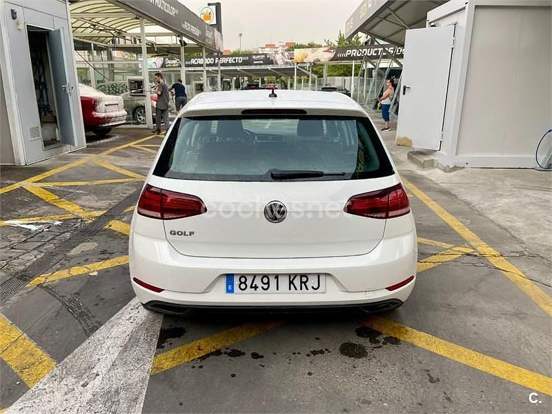 Usado VW Golf VII Advance 110 CV (80 kW) 2018 Blanco Familiar