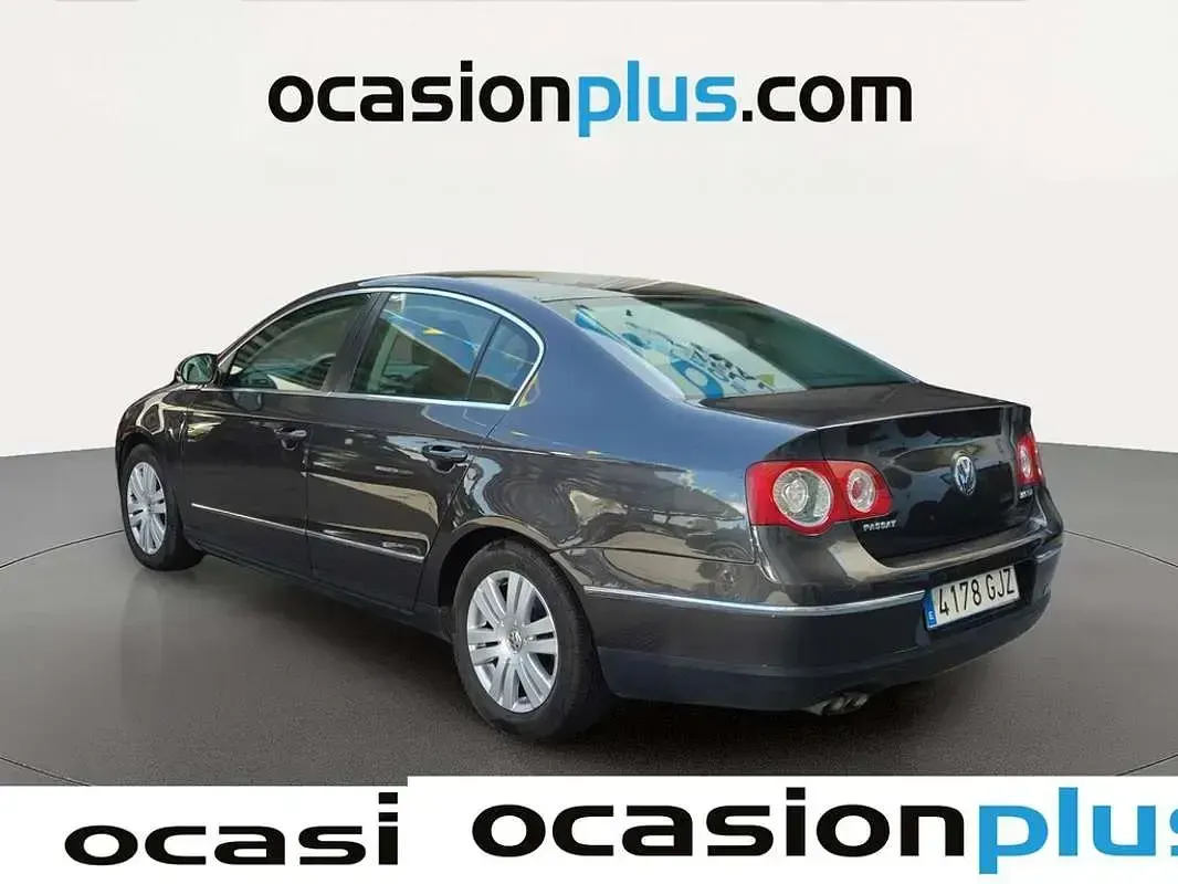 Usado VW Passat Highline 170 CV (125 kW) 2008 Marrón Berlina