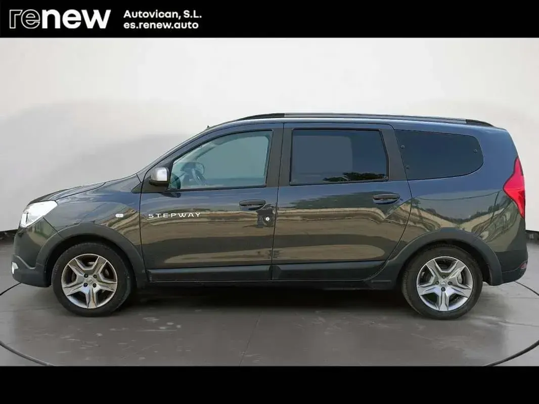 Usado Dacia Lodgy Comfort 116 CV (85 kW) 2022 Gris Monovolumen