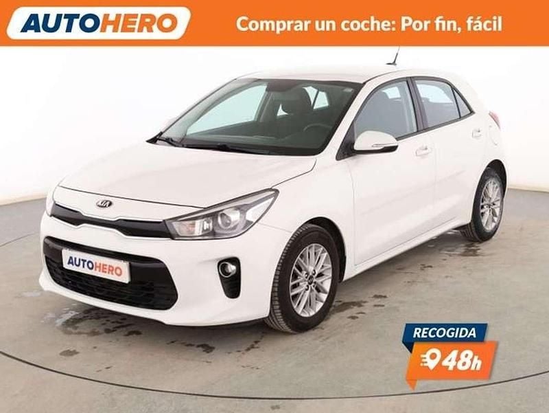 Usado Kia Rio 101 CV (74 kW) 2018 Blanco Berlina