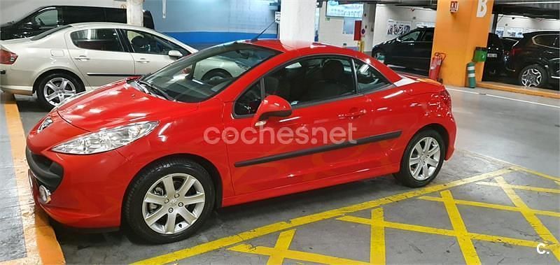 Usado Peugeot 207 CC 110 CV (80 kW) 2007 Rojo Descapotable