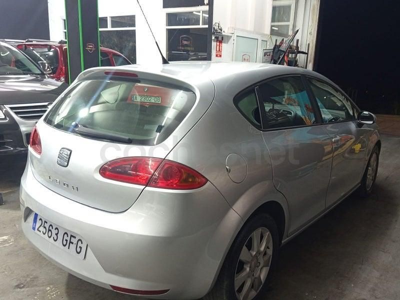 Usado Seat Leon Ecomotive 105 CV (77 kW) 2008 Gris / plata Utilitario