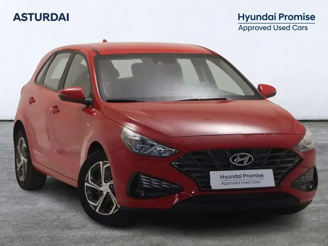 Käytetty Hyundai i30 120 HP (88 kW) 2022 Punainen Viistoperä