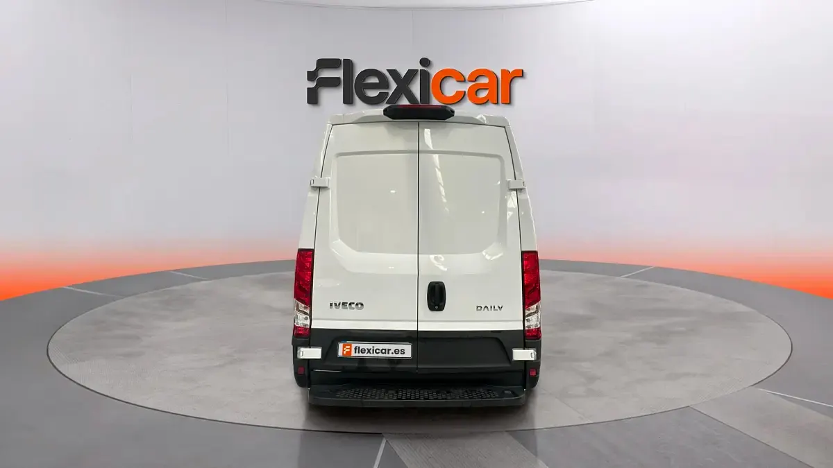 Usado Iveco Daily 156 CV (114 kW) 2023 Blanco Van