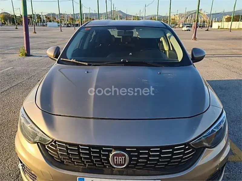Usado Fiat Tipo Easy 95 CV (69 kW) 2017 Beige Berlina