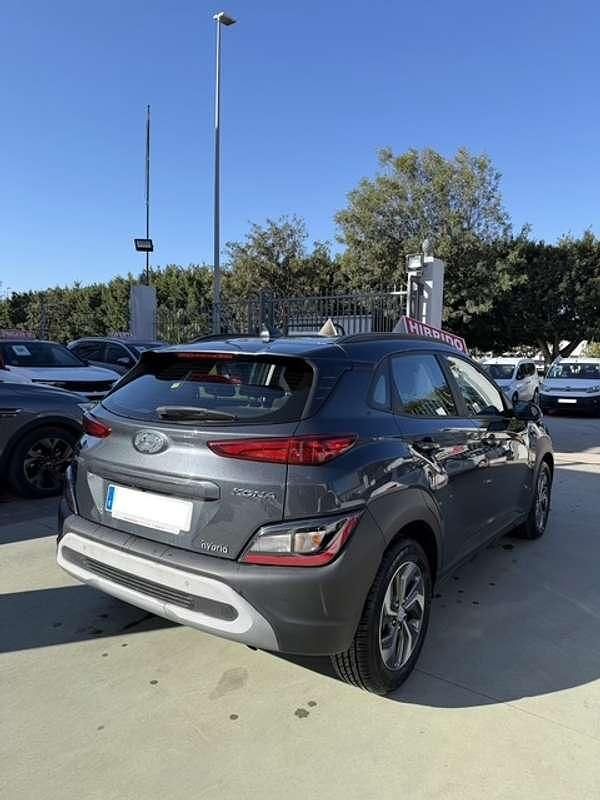 Usado Hyundai Kona 141 CV (103 kW) 2022 Gris SUV