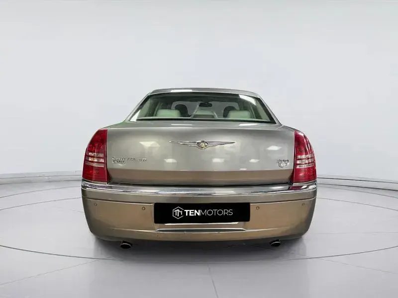 Usado Chrysler 300C 218 CV (160 kW) 2008 Gris / plata Berlina