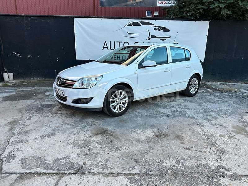 Blanco Usado 2009 Opel Astra Cosmo Berlina | 4999 € (Precio justo) - Imagen 1/4