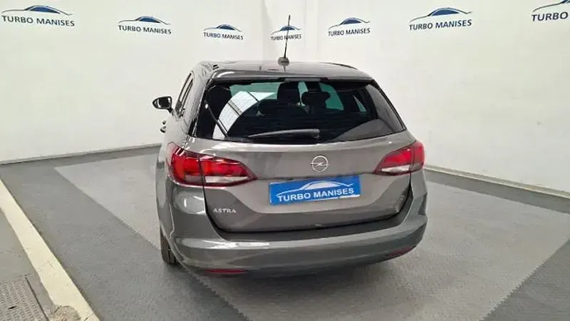 Usado Opel Astra Ultimate 145 CV (106 kW) 2020 Gris / plata Familiar