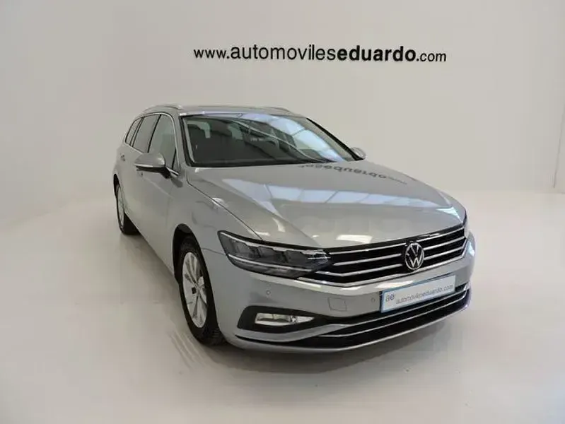 Usado VW Passat Business 122 CV (89 kW) 2022 Gris / plata Familiar