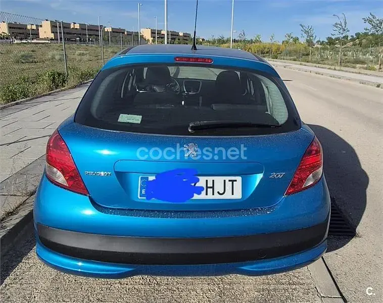 Usado Peugeot 207 70 CV (51 kW) 2012 Azul Berlina