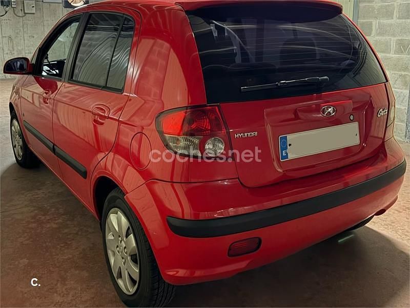 Usado Hyundai Getz GLS 82 CV (60 kW) 2004 Rojo Utilitario