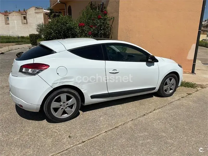 Usado Renault Mégane III 110 CV (80 kW) 2012 Blanco Berlina