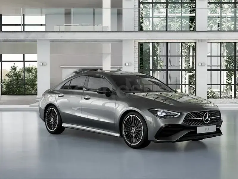 Usado Mercedes CLA220 AMG line 190 CV (139 kW) 2025 Gris / plata Berlina