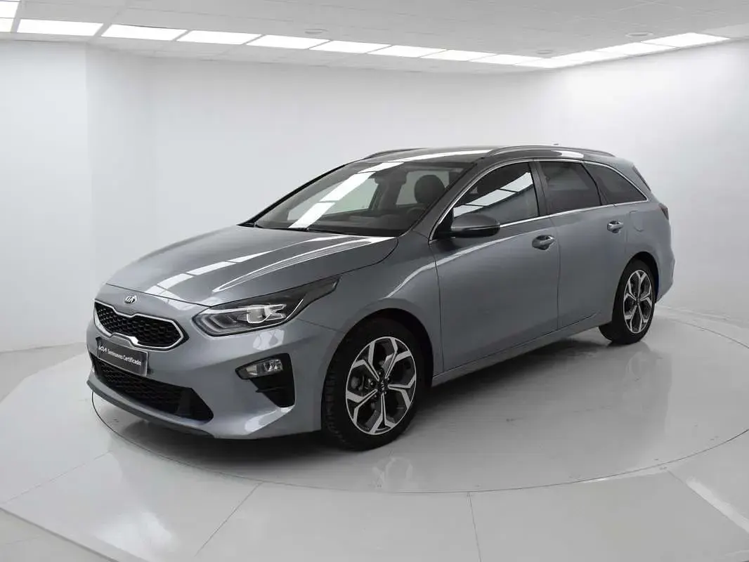 Usado Kia Ceed 136 CV (100 kW) 2022 Plateado Utilitario