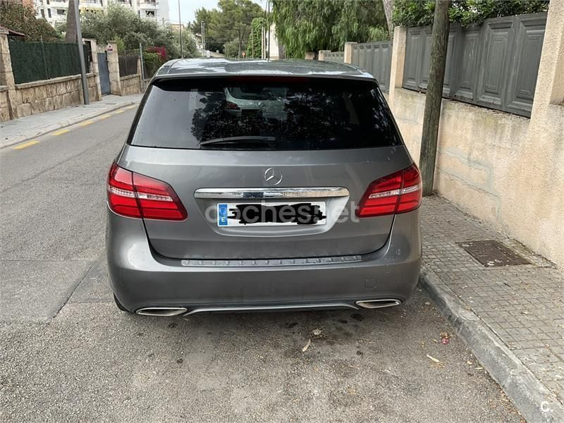 Usado Mercedes B180 109 CV (80 kW) 2017 Gris / plata Monovolumen